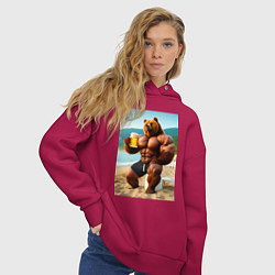 Толстовка оверсайз женская Медведь бодибилдер с кружкой пива на пляже - нейро, цвет: маджента — фото 2