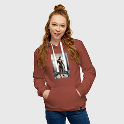 Толстовка-худи хлопковая женская Инопланетянин в городе будущего, цвет: кирпичный — фото 2