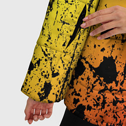 Куртка зимняя женская Огненный перелив заката с текстурой царапин и брыз, цвет: 3D-черный — фото 2