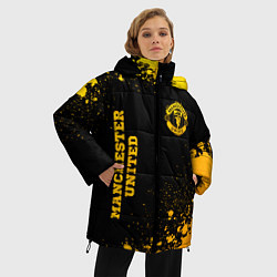 Куртка зимняя женская Manchester United - gold gradient вертикально, цвет: 3D-черный — фото 2