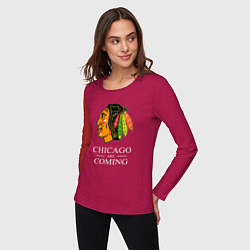 Лонгслив хлопковый женский Chicago are coming, Чикаго Блэкхокс, Chicago Black, цвет: маджента — фото 2