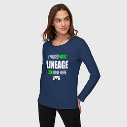 Лонгслив хлопковый женский I paused Lineage to be here с зелеными стрелками, цвет: тёмно-синий — фото 2