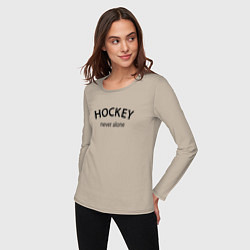 Лонгслив хлопковый женский Hockey never alone - motto, цвет: миндальный — фото 2