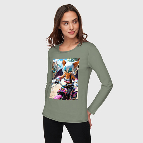 Женский лонгслив Руж из Somic едет на мотоцикле / Авокадо – фото 3