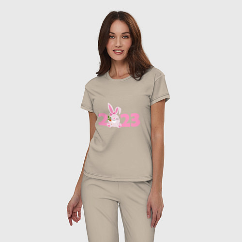 Женская пижама Розовый кролик 2023 / Миндальный – фото 3