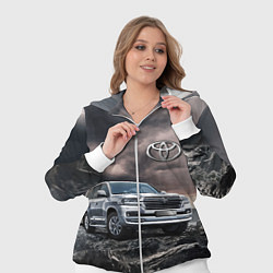 Женский 3D-костюм Toyota Land Cruiser 200 среди скал, цвет: 3D-белый — фото 2