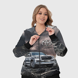 Женский 3D-костюм Toyota Land Cruiser 200 среди скал, цвет: 3D-черный — фото 2