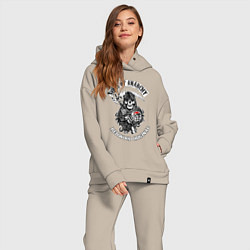 Женский костюм оверсайз Сыны анархии - logo, цвет: миндальный — фото 2