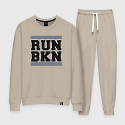 Костюм хлопковый женский Run Brooklyn Nets, цвет: миндальный