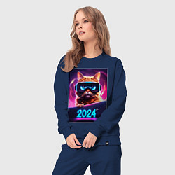 Костюм хлопковый женский Новогодний кот 2024, цвет: тёмно-синий — фото 2
