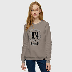 Свитшот хлопковый женский Сделано в 1974 году в СССР - серп и молот, цвет: утренний латте — фото 2