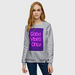 Свитшот хлопковый женский Неоновая надпись good vibes only и кирпичная стена, цвет: меланж — фото 2