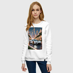 Свитшот хлопковый женский Белый суперкар едет к мегаполису, цвет: белый — фото 2
