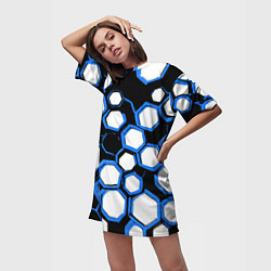 Футболка женская длинная Бело-синие шестиугольники на чёрном фоне, цвет: 3D-принт — фото 2