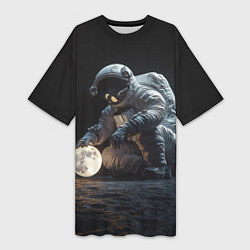 Футболка женская длинная Космонавт сидя рассматривает маленькую планету, цвет: 3D-принт