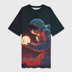 Футболка женская длинная Космонавт на Марсе держит маленькую планету, цвет: 3D-принт