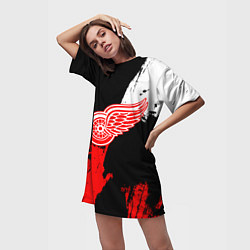Футболка женская длинная Детройт Ред Уингз - брызги краска на черном фоне, цвет: 3D-принт — фото 2