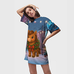 Футболка женская длинная Лошадка с новогоднем венком 2026, цвет: 3D-принт — фото 2