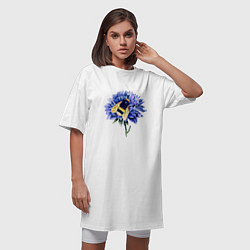 Футболка женская-платье Трудяжка шмель на цветке, цвет: белый — фото 2