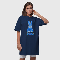 Футболка женская-платье Геометрический синий кролик 2023, цвет: тёмно-синий — фото 2