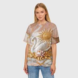 Футболка оверсайз женская Фарфоровый лебедь и солнце на розовом мраморе, цвет: 3D-принт — фото 2