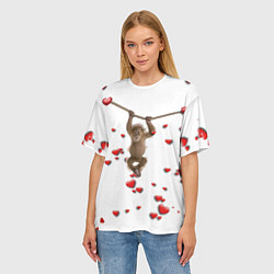 Футболка оверсайз женская Обезьянка висит на веревке среди сердечек, цвет: 3D-принт — фото 2