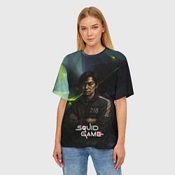 Футболка оверсайз женская Игра в кальмара - игрок 218 скрещивает руки, цвет: 3D-принт — фото 2