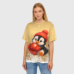 Футболка оверсайз женская Пингвинчик с новогодним шаром, цвет: 3D-принт — фото 2