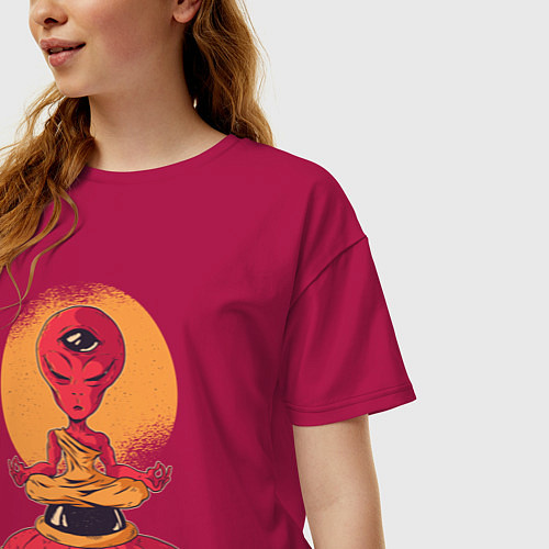 Женская футболка оверсайз Медитация пришельца / Маджента – фото 3