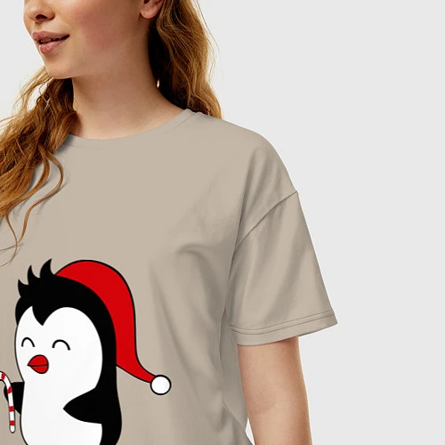 Женская футболка оверсайз Новогодний пингвин / Миндальный – фото 3