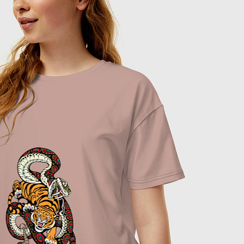 Женская футболка оверсайз Змея и Тигр / Пыльно-розовый – фото 3