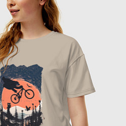 Футболка оверсайз женская Лунный Медведь Райдер, цвет: миндальный — фото 2