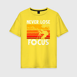 Женская футболка оверсайз Never lose focus