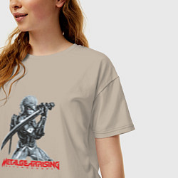 Футболка оверсайз женская Райден из Metal Gear Rising с мечом, цвет: миндальный — фото 2