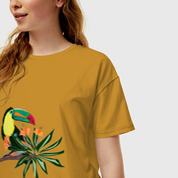 Футболка оверсайз женская Птица тукан с цветами и листьями, цвет: горчичный — фото 2