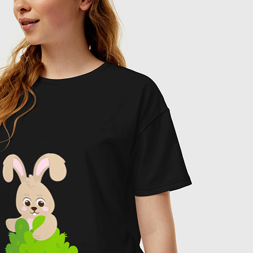 Женская футболка оверсайз Кролик в лесу / Черный – фото 3
