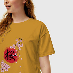 Футболка оверсайз женская Цветущая вишня и красный круг с японским иероглифо, цвет: горчичный — фото 2