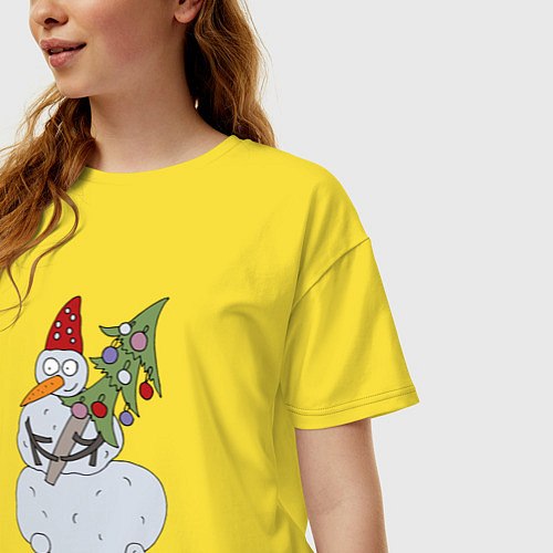 Женская футболка оверсайз Снеговик с новогодней ёлкой в Руках / Желтый – фото 3