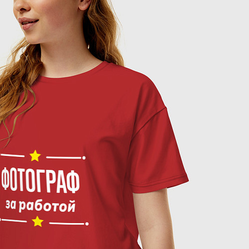 Женская футболка оверсайз Фотограф за работой / Красный – фото 3