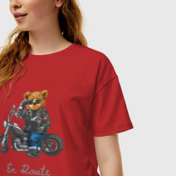 Футболка оверсайз женская Крутой мотоциклист медведь, цвет: красный — фото 2