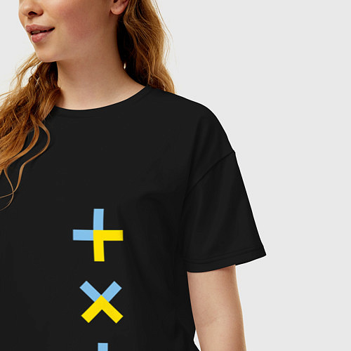 Женская футболка оверсайз TXT vertical logo / Черный – фото 3