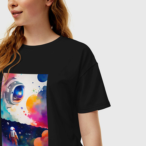 Женская футболка оверсайз Абстрактный космонавт и разноцветные брызги краски / Черный – фото 3