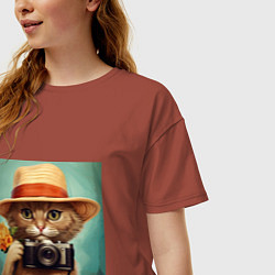 Футболка оверсайз женская Кот в соломенной шляпе с фотоаппаратом, цвет: кирпичный — фото 2