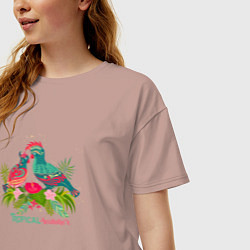 Футболка оверсайз женская Влюбленные попугаи среди тропических листьев, цвет: пыльно-розовый — фото 2