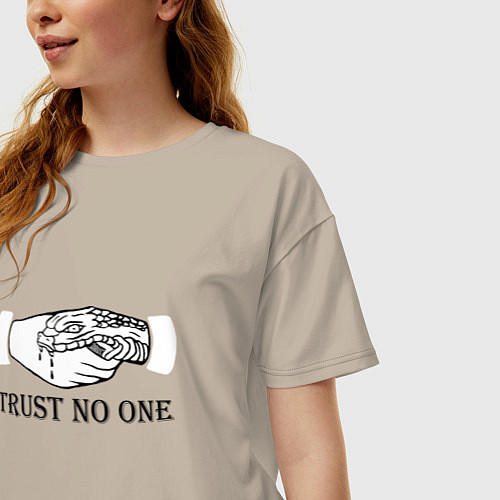 Женская футболка оверсайз Trust nobody / Миндальный – фото 3