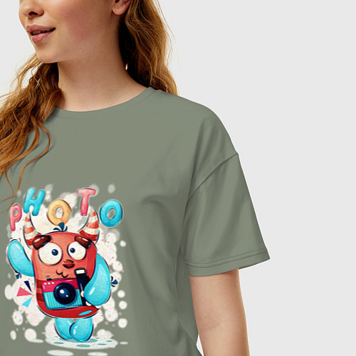 Женская футболка оверсайз Милый монстр фотограф / Авокадо – фото 3