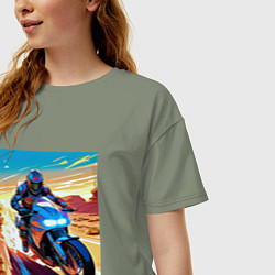 Футболка оверсайз женская Мотоциклист в пустыне, цвет: авокадо — фото 2