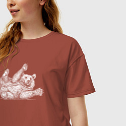 Футболка оверсайз женская Медведь лежит играет, цвет: кирпичный — фото 2