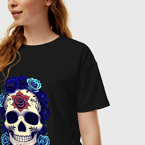 Женская футболка оверсайз Череп с сининими розами / Черный – фото 3
