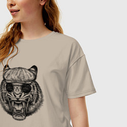 Футболка оверсайз женская Тигр рычащий в кепке, цвет: миндальный — фото 2